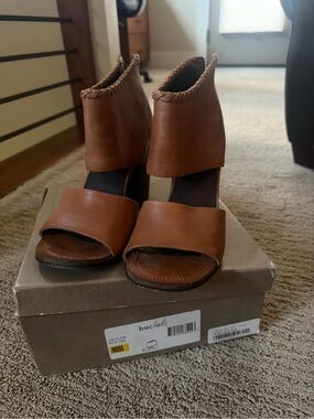 Bacío 61 Open-Toe Brown Leather Heeled Sandals